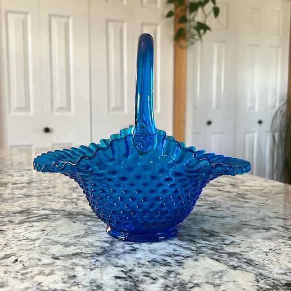 Vintage Fenton Ruffled Hobnail Basket Colonial Blue - Picture 3 of 9